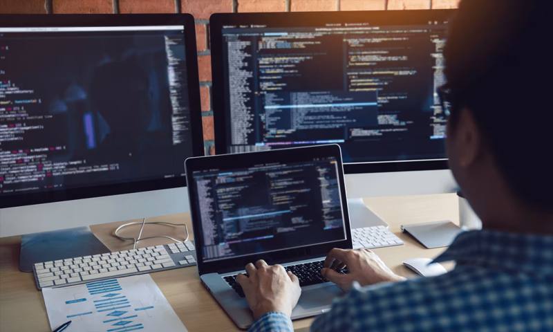数据科学选型：R与Python如何赋能芙蓉区网站建设？